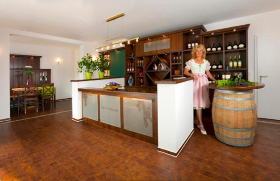 Отель Wein-Traeume Thuengersheim Экстерьер фото